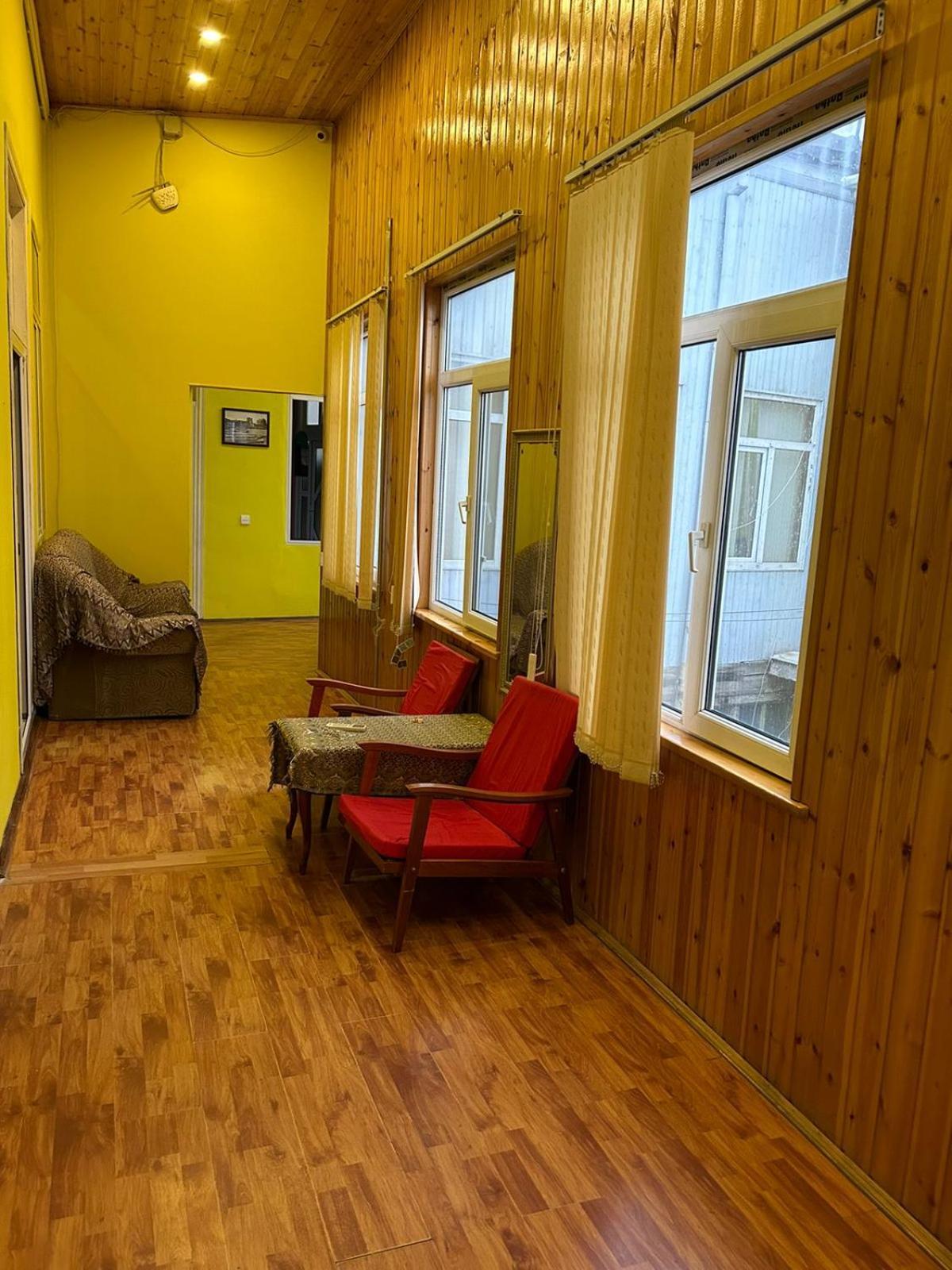 Hostel124 Bakoe Buitenkant foto